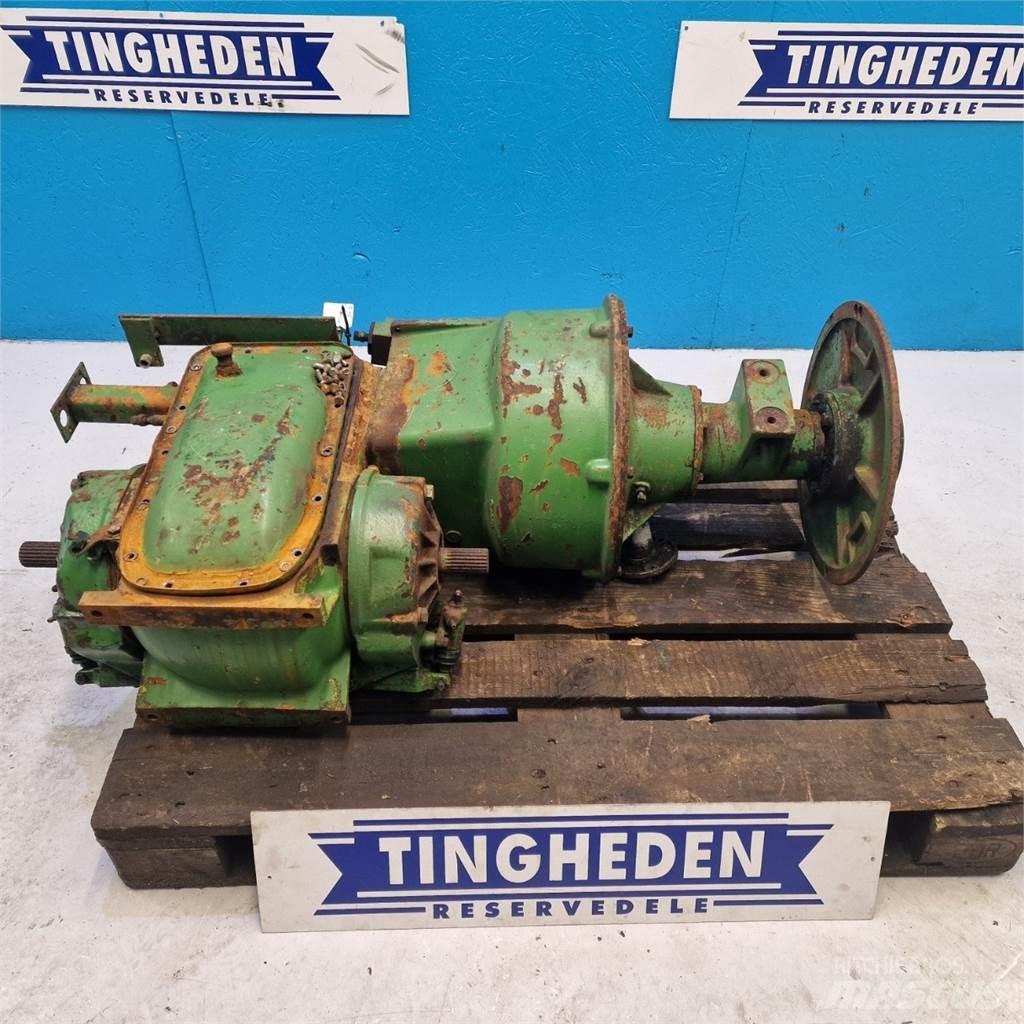 John Deere 1065 أجهزة نقل