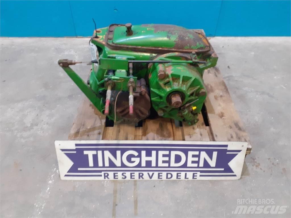 John Deere 1075 أجهزة نقل