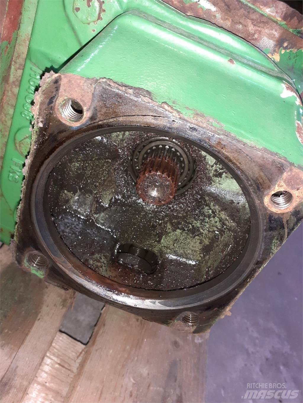 John Deere 1075 أجهزة نقل
