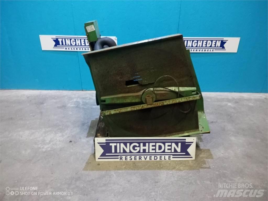 John Deere 1075 كابينة والداخلية