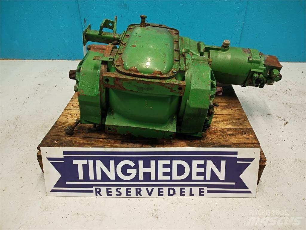 John Deere 1075 أجهزة نقل