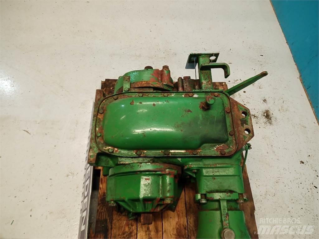 John Deere 1075 أجهزة نقل