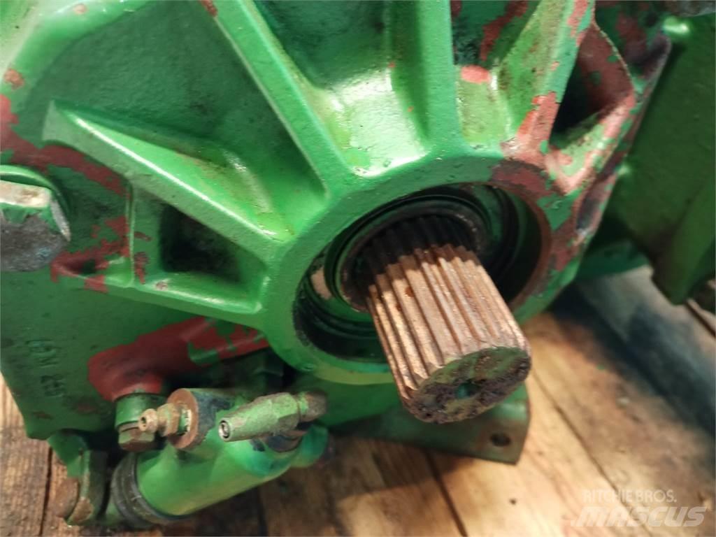 John Deere 1075 أجهزة نقل