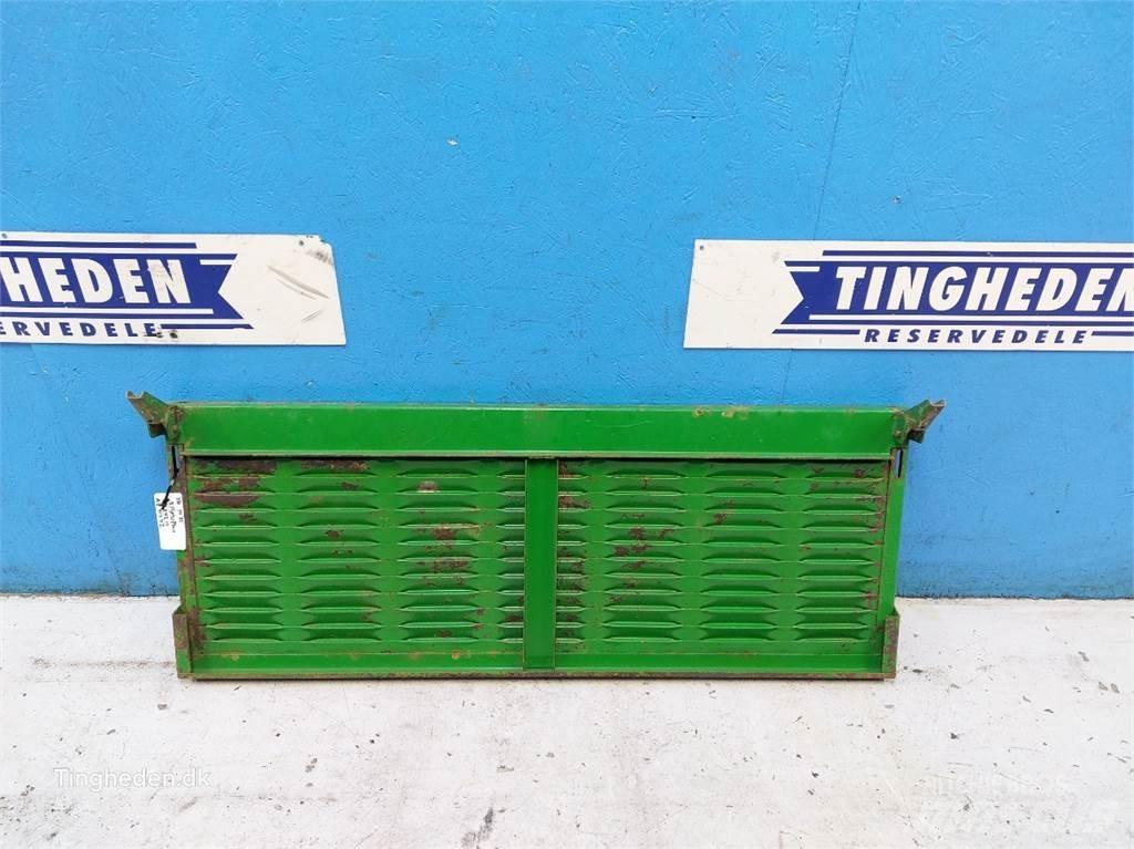John Deere 1075 معدات نشر الرمال والملح