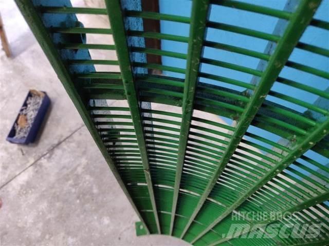 John Deere 1085 ملحقات الحصادات