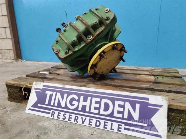 John Deere 1085 ملحقات الحصادات