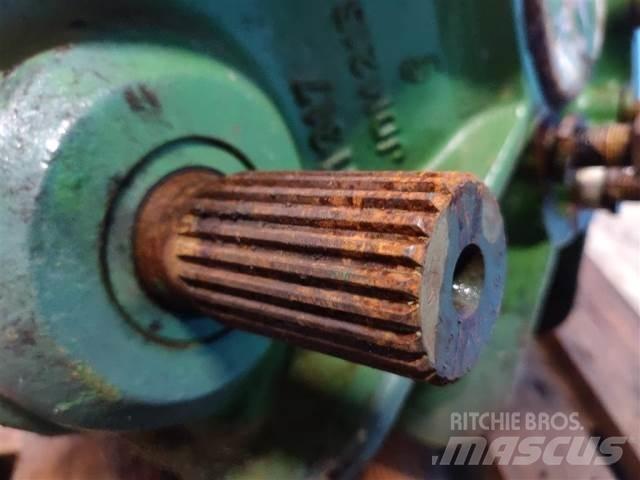 John Deere 1085 ملحقات الحصادات