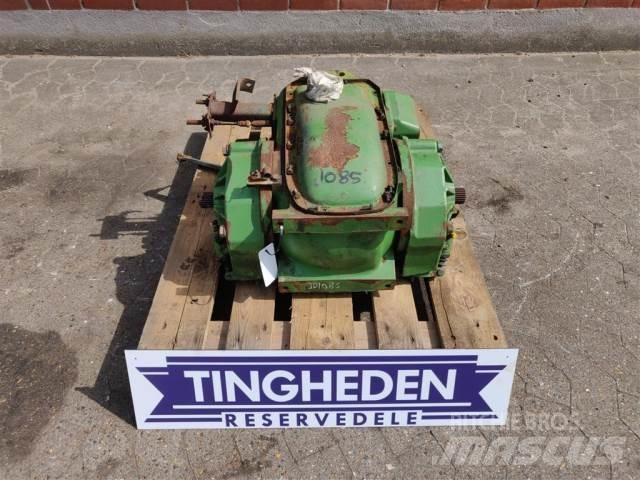 John Deere 1085 أجهزة نقل