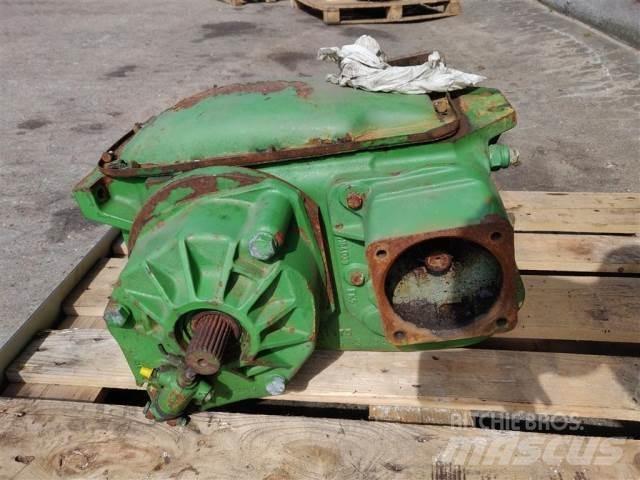 John Deere 1085 أجهزة نقل