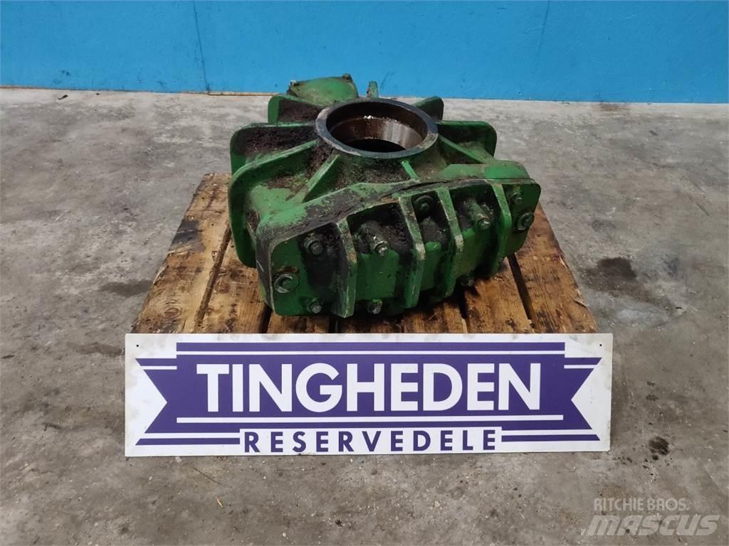 John Deere 1085 ملحقات الحصادات