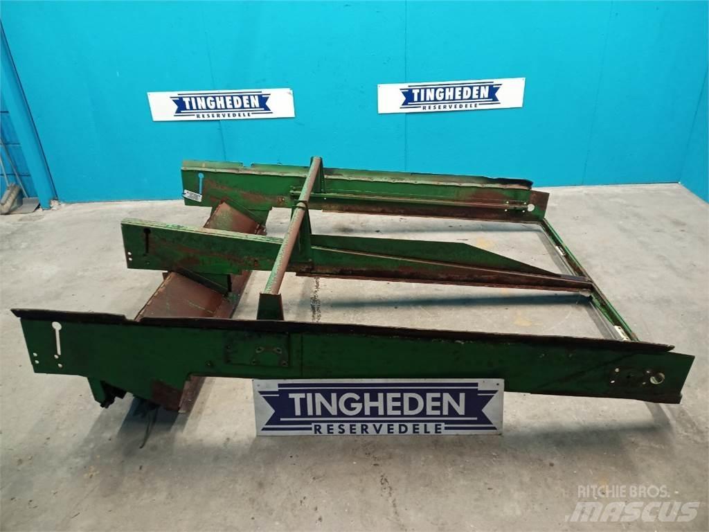 John Deere 1085 معدات نشر الرمال والملح