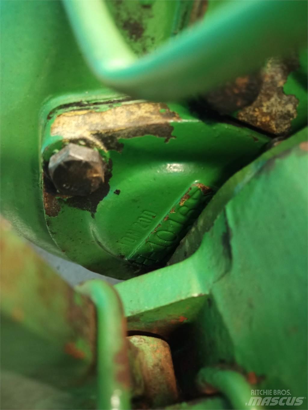 John Deere 1085 أجهزة نقل