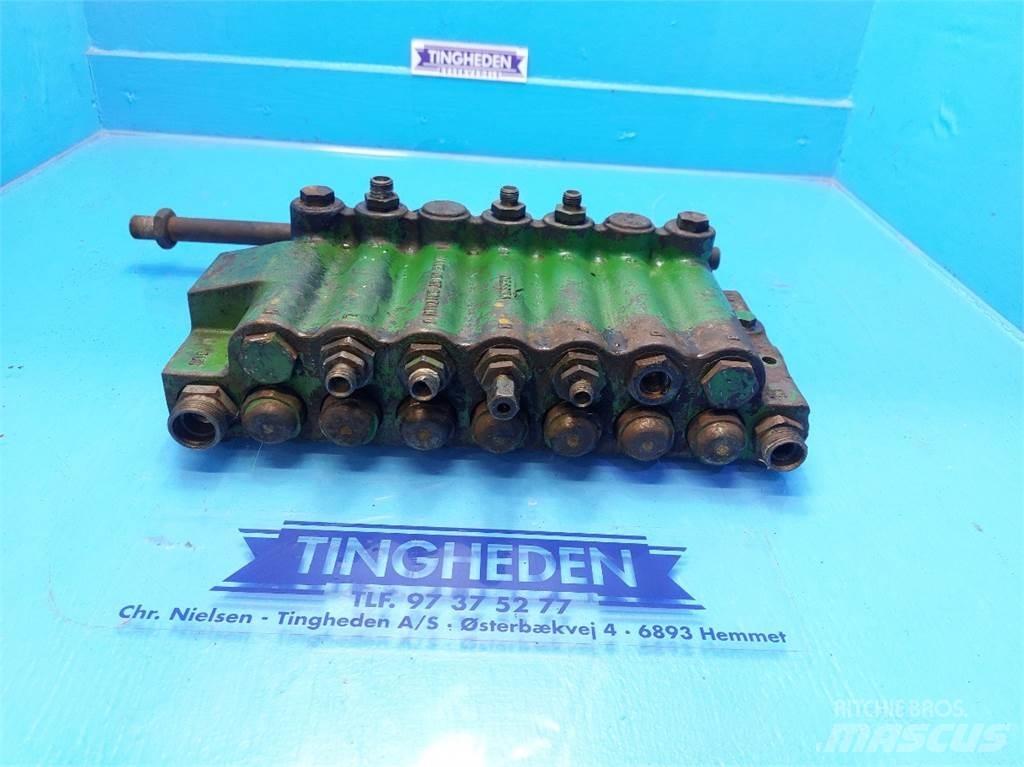 John Deere 1085 هيدروليات