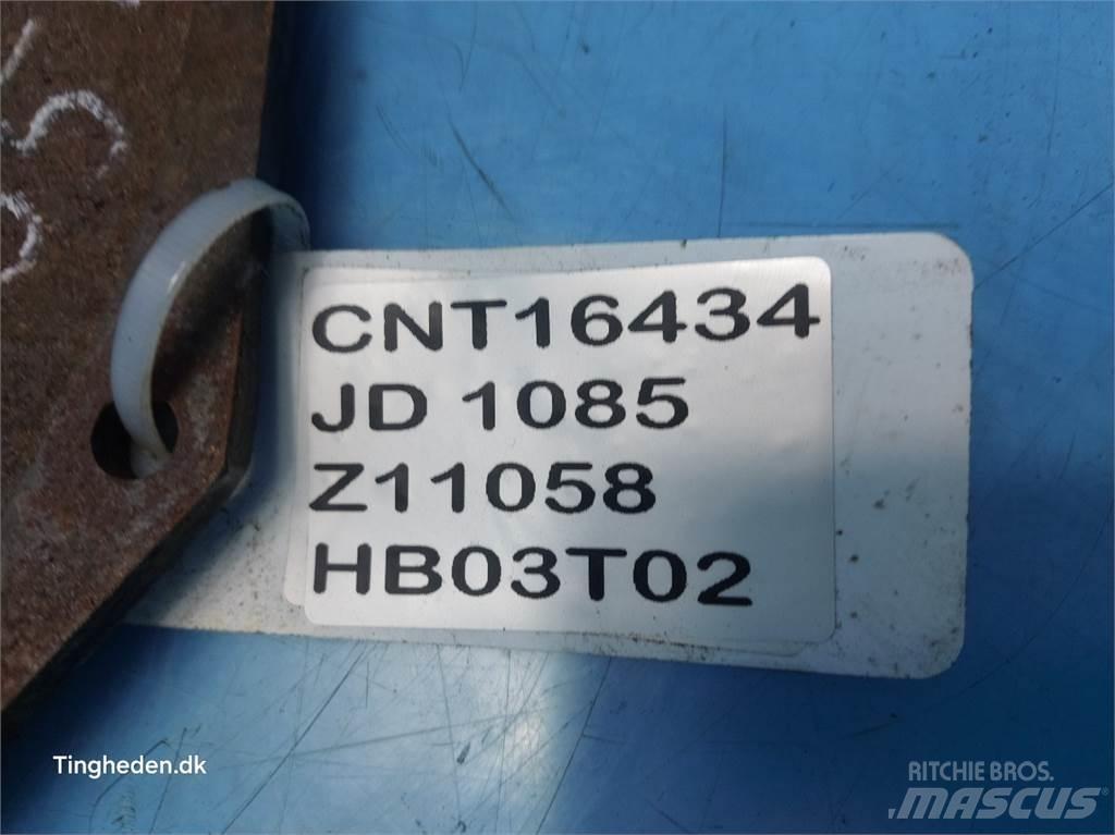 John Deere 1085 معدات نشر الرمال والملح