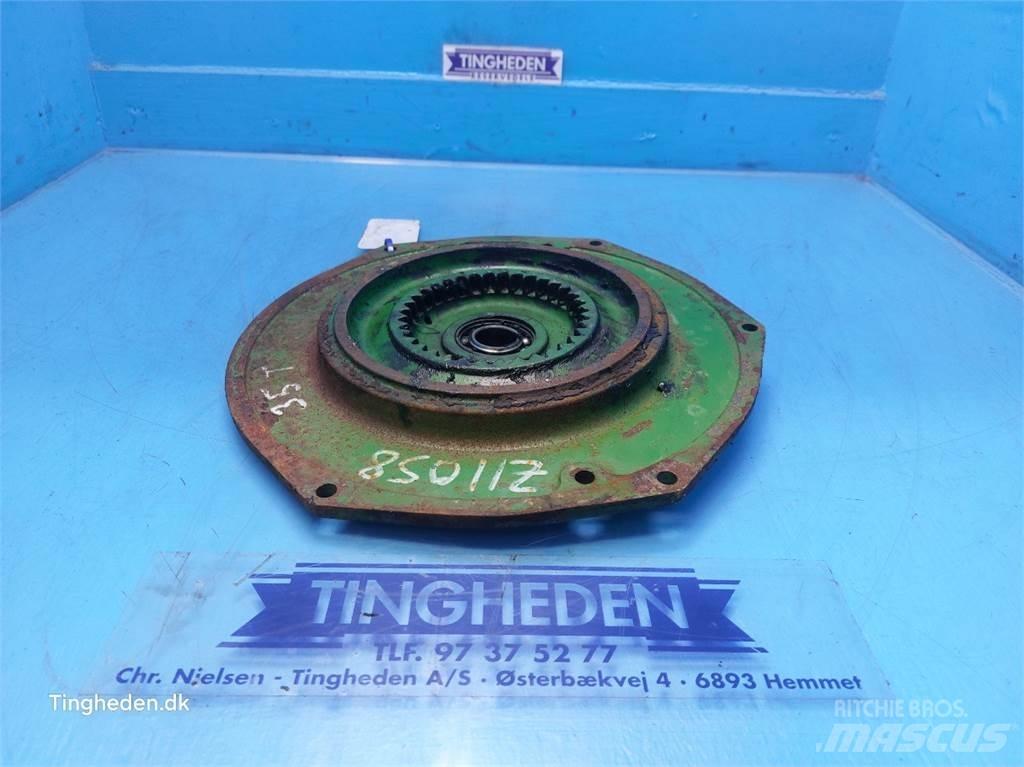 John Deere 1085 معدات نشر الرمال والملح