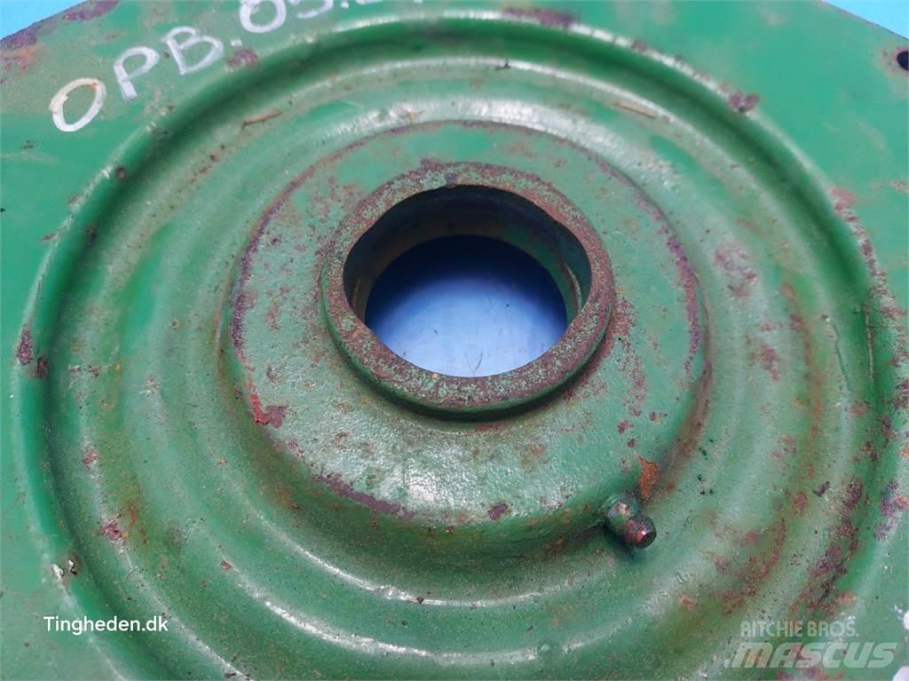 John Deere 1085 معدات نشر الرمال والملح