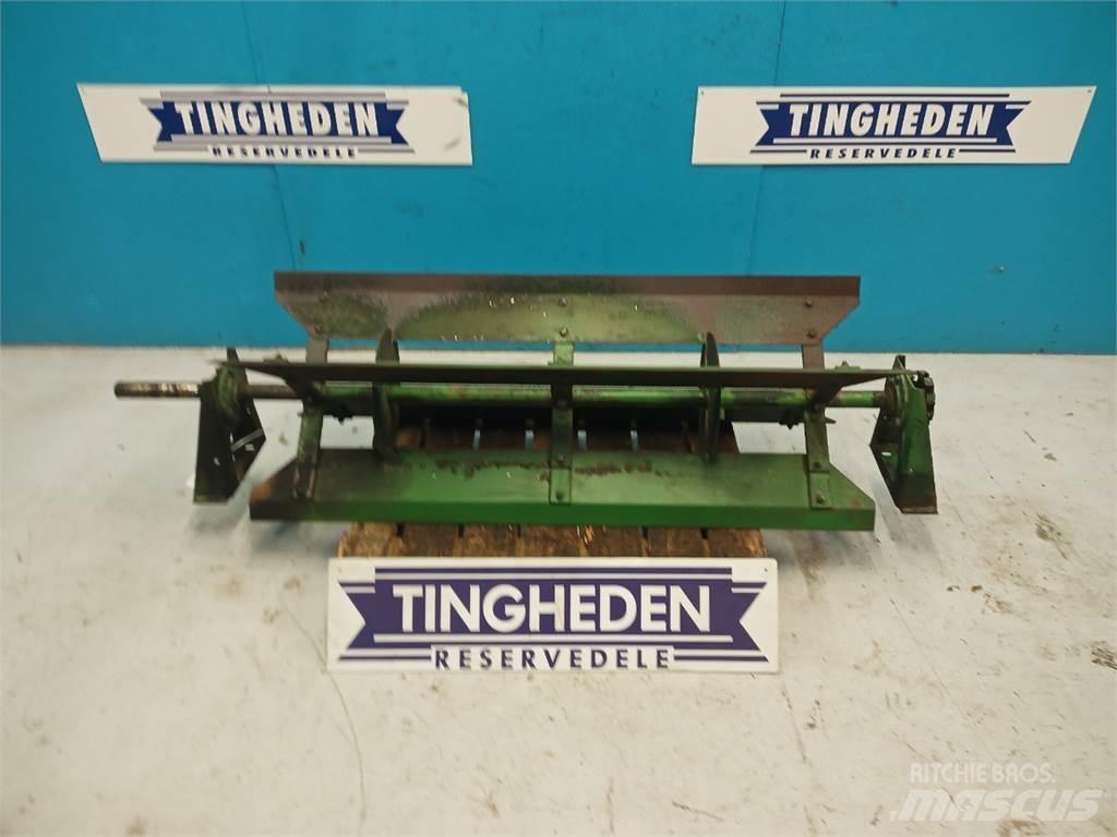 John Deere 1177 معدات نشر الرمال والملح