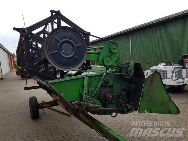 John Deere 16 ملحقات الحصادات