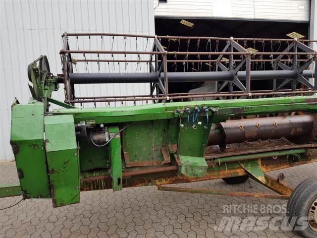 John Deere 16 ملحقات الحصادات