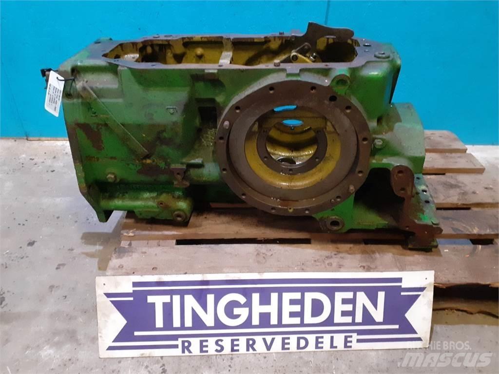 John Deere 2020 أجهزة نقل