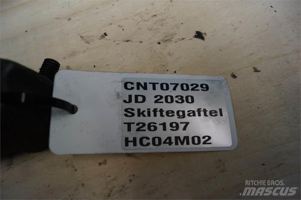 John Deere 2030 أجهزة نقل