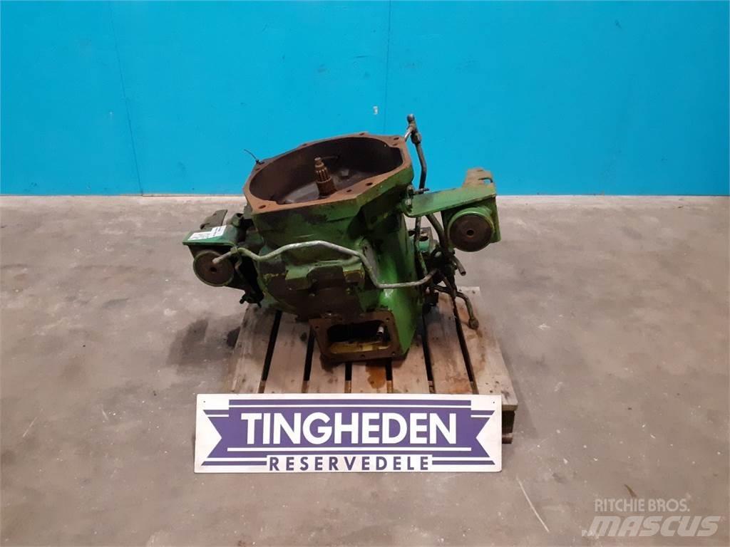 John Deere 2040 أجهزة نقل