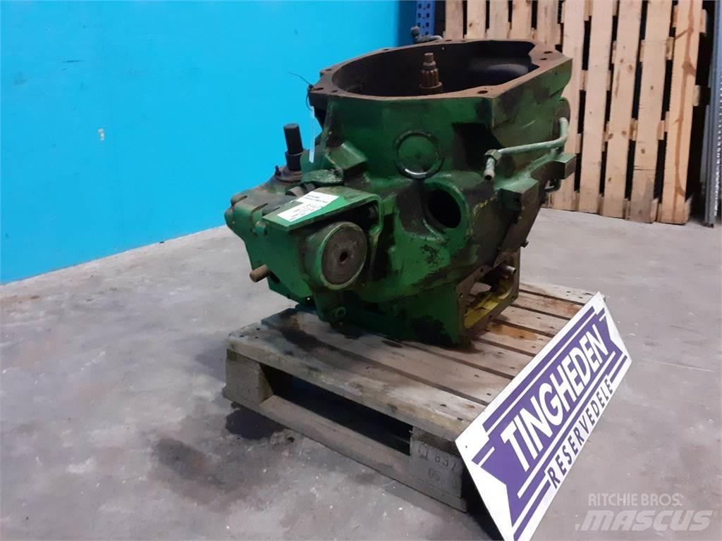 John Deere 2040 أجهزة نقل