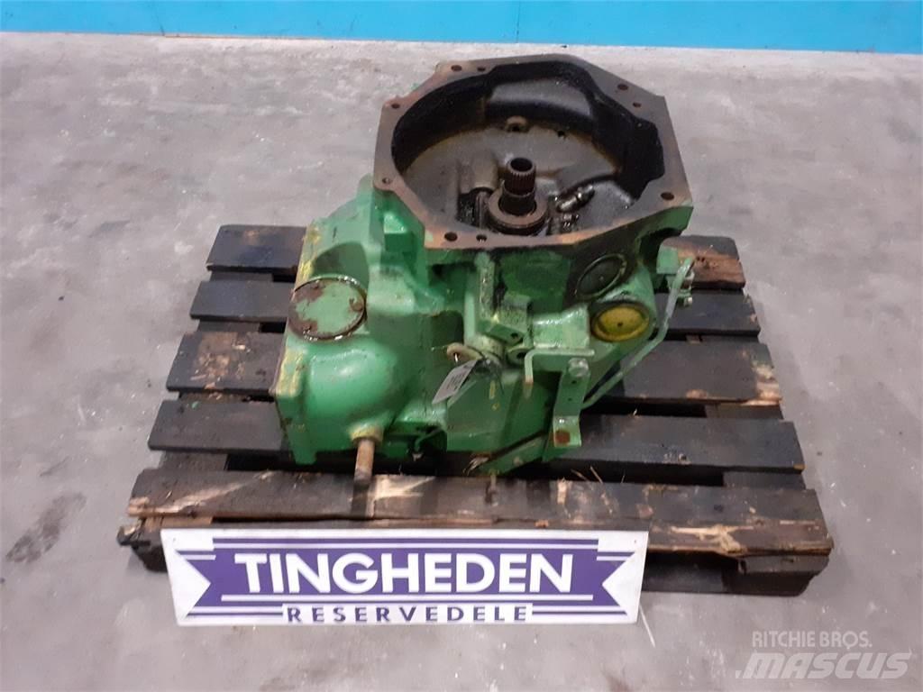 John Deere 2040 أجهزة نقل