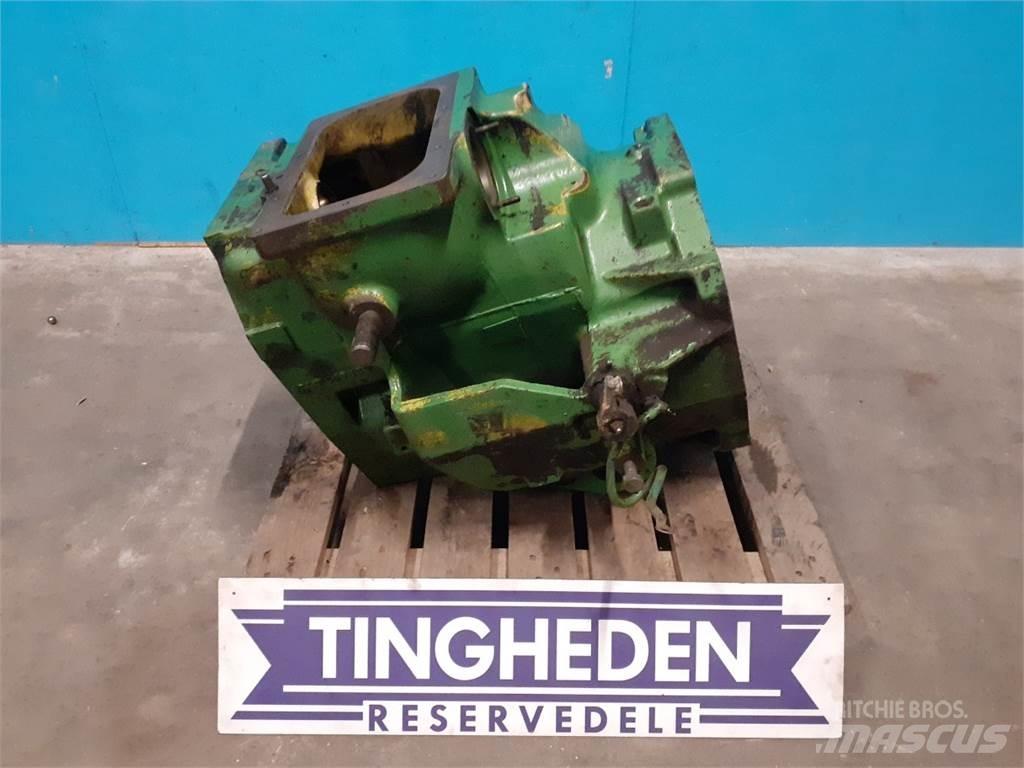John Deere 2040 أجهزة نقل