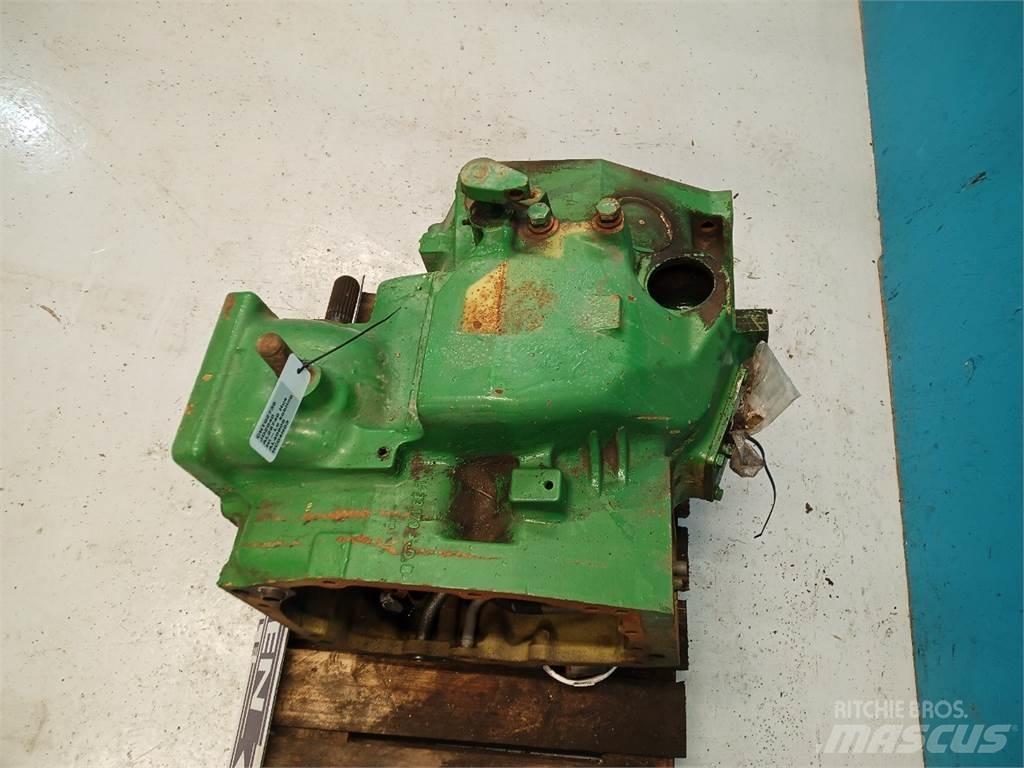John Deere 2040 أجهزة نقل