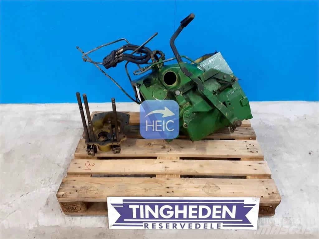 John Deere 2040 أجهزة نقل
