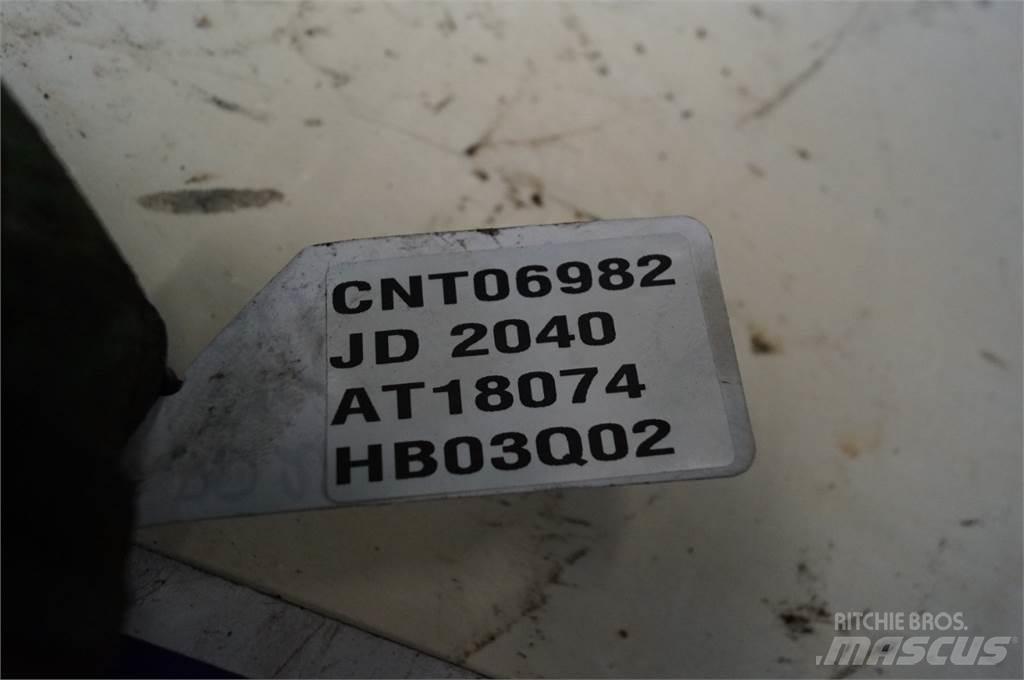John Deere 2040 مشعات