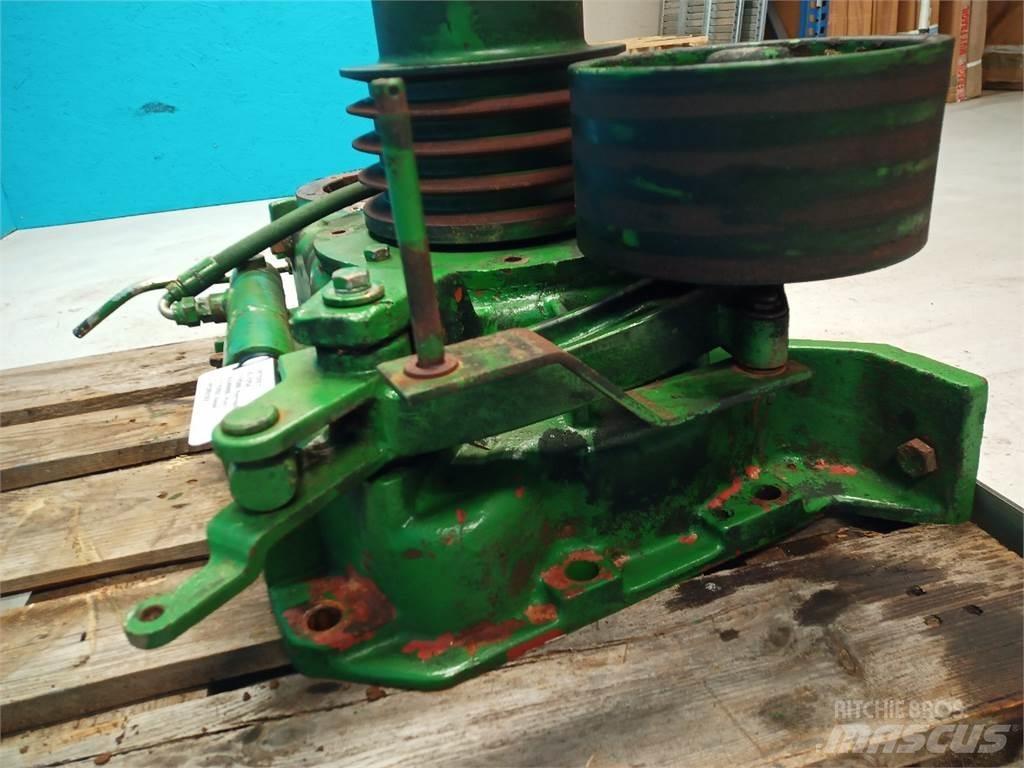 John Deere 2054 أجهزة نقل
