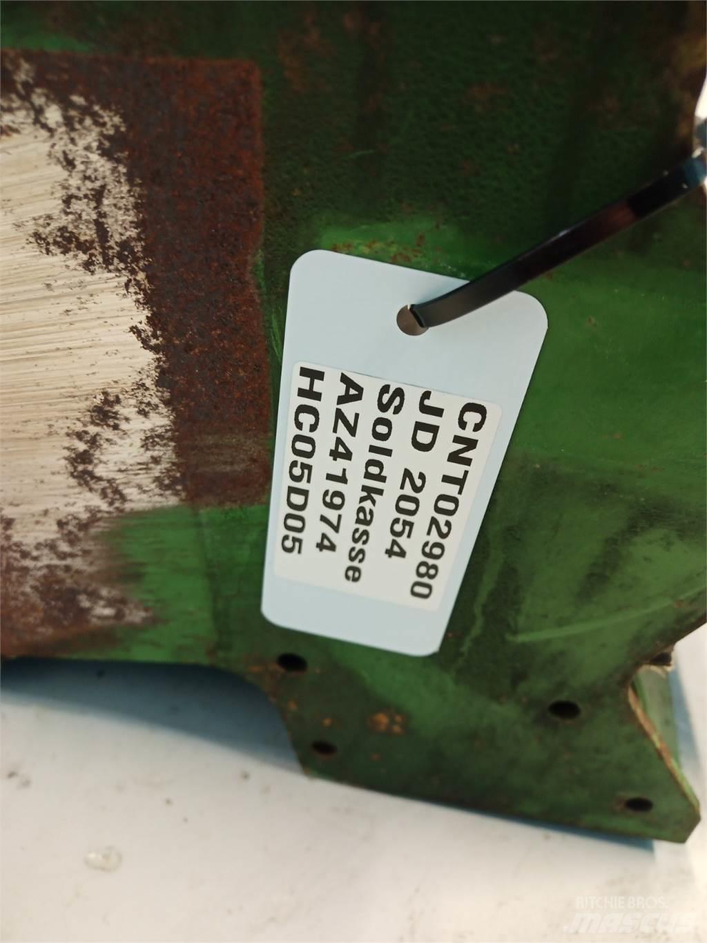 John Deere 2054 معدات نشر الرمال والملح