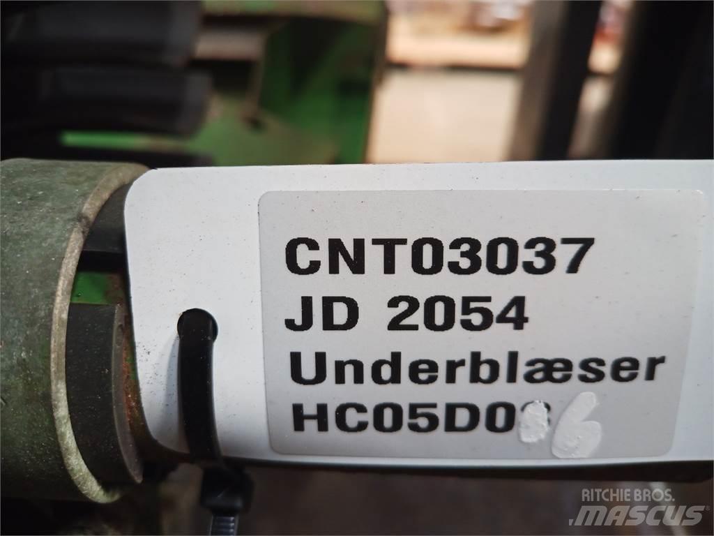 John Deere 2054 معدات نشر الرمال والملح