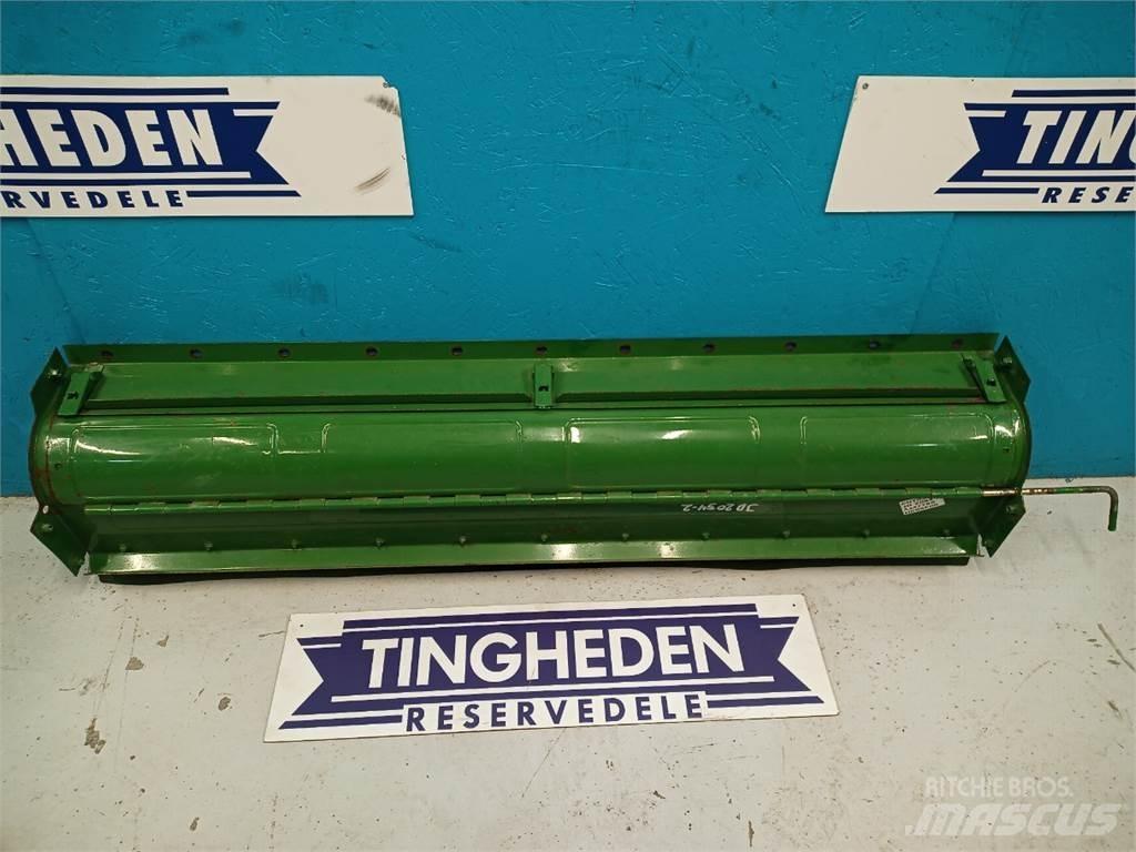 John Deere 2054 معدات نشر الرمال والملح