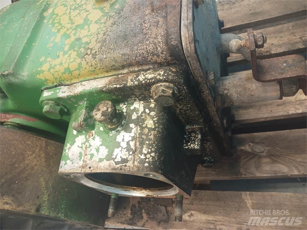 John Deere 2066 أجهزة نقل
