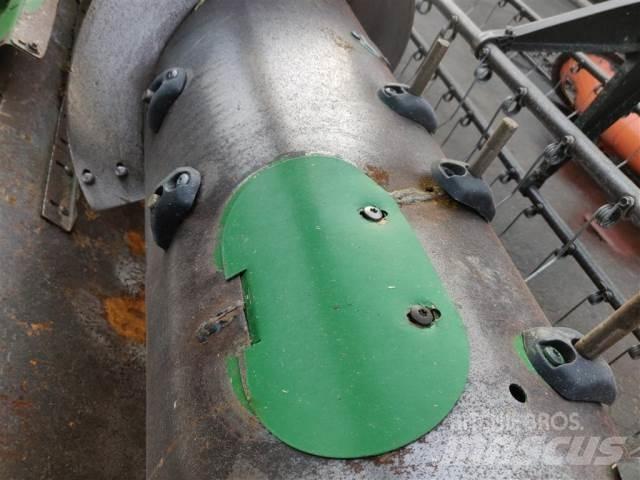 John Deere 25 ملحقات الحصادات