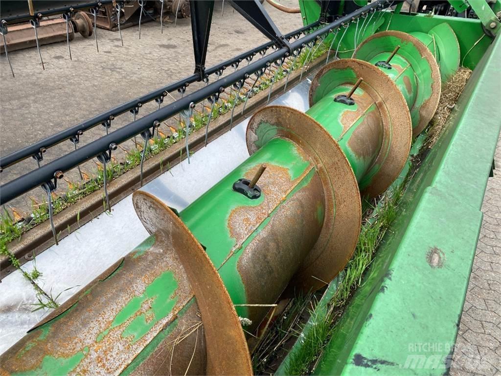 John Deere 25 ملحقات الحصادات