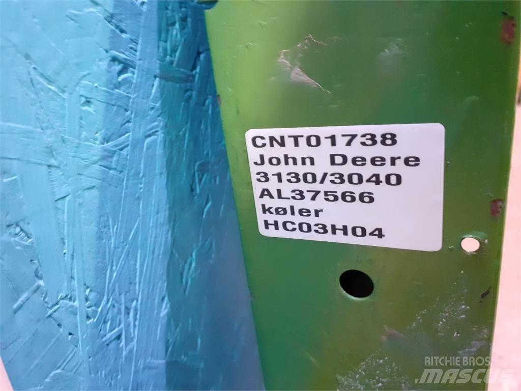John Deere 3040 مشعات