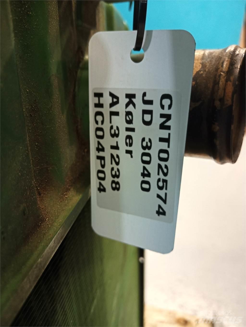 John Deere 3040 مشعات