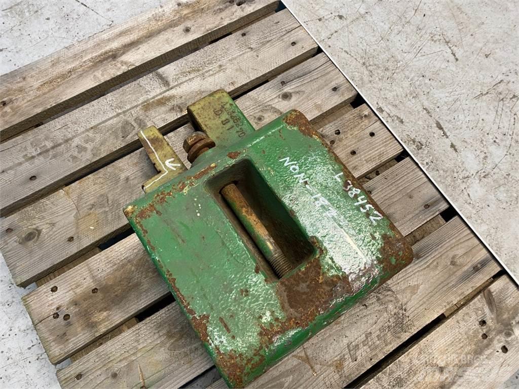 John Deere 3040 الأوزان الأمامية
