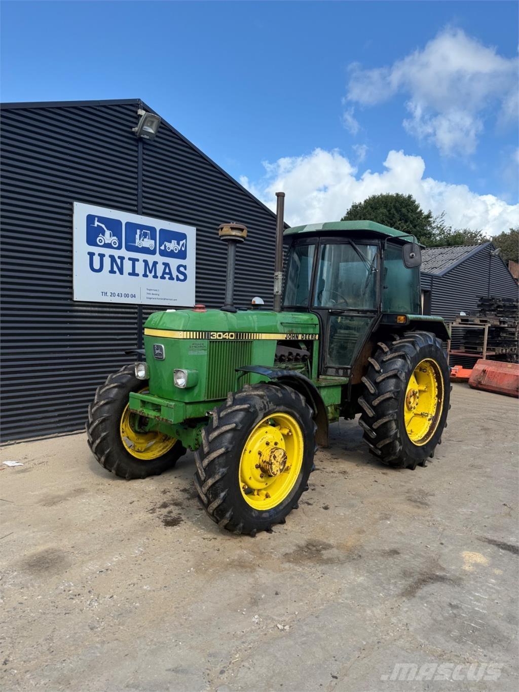 John Deere 3040 الجرارات