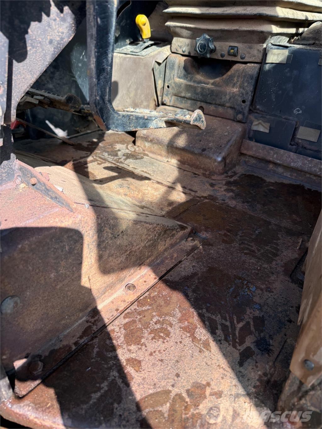 John Deere 3040 الجرارات