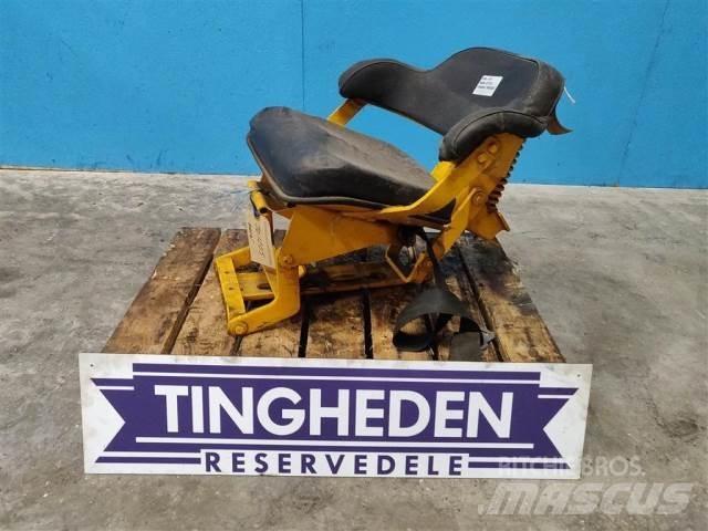 John Deere 310 كابينة والداخلية