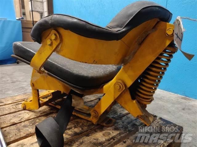 John Deere 310 كابينة والداخلية