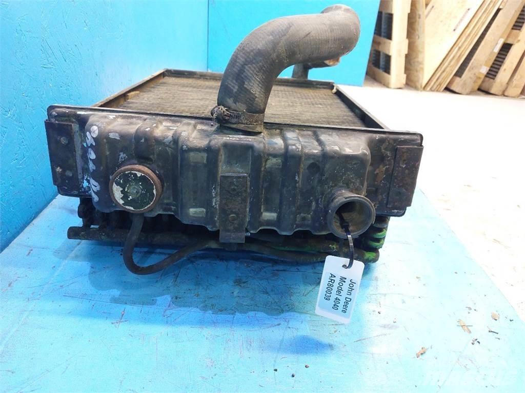 John Deere 4040 مشعات
