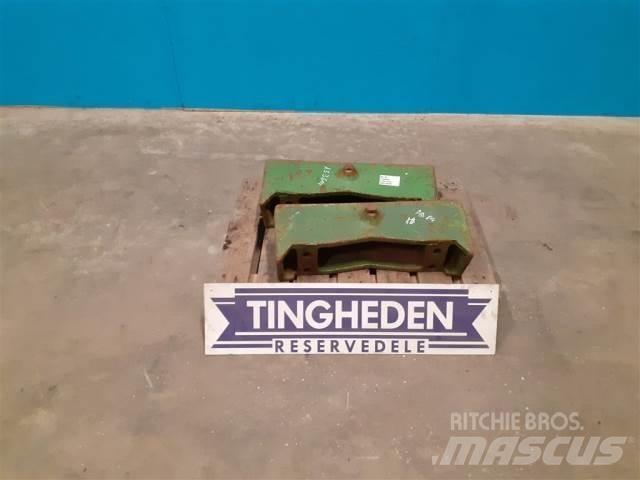 John Deere 4240 الأوزان الأمامية