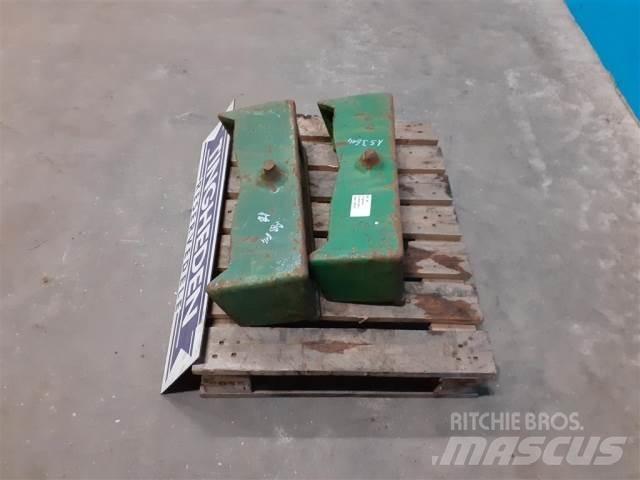 John Deere 4240 الأوزان الأمامية