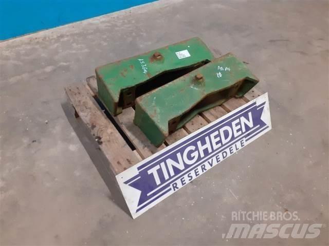 John Deere 4240 الأوزان الأمامية